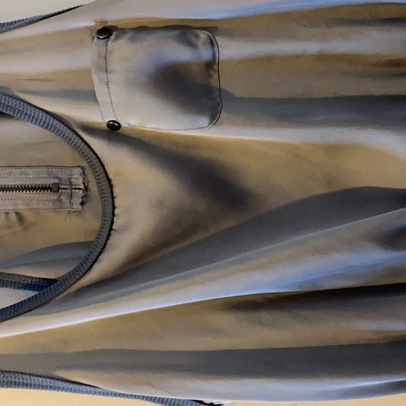 Small sized, grey flowy tank top - Picture 3 of 3